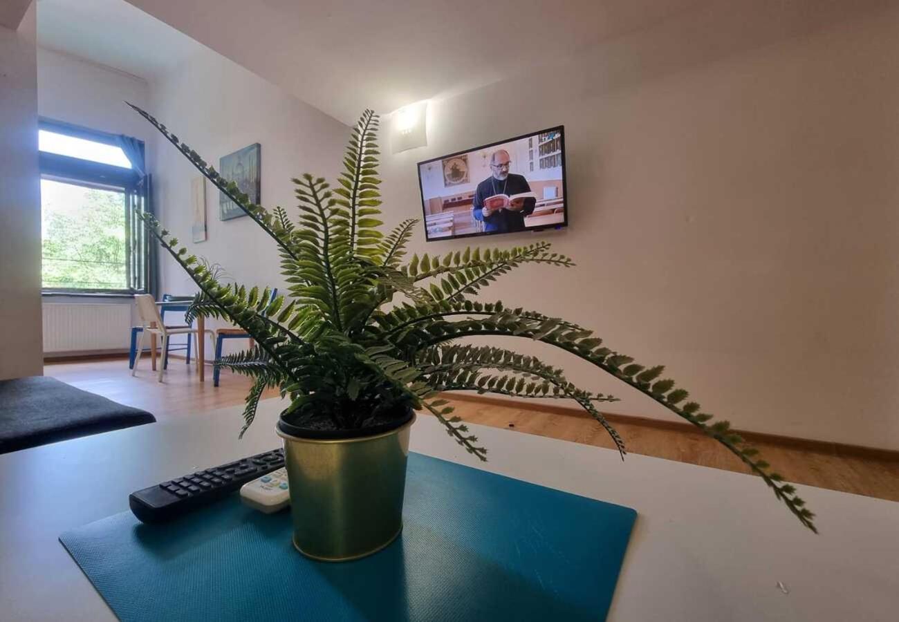 Chic Old Town Escape With Modern Comforts Apartament