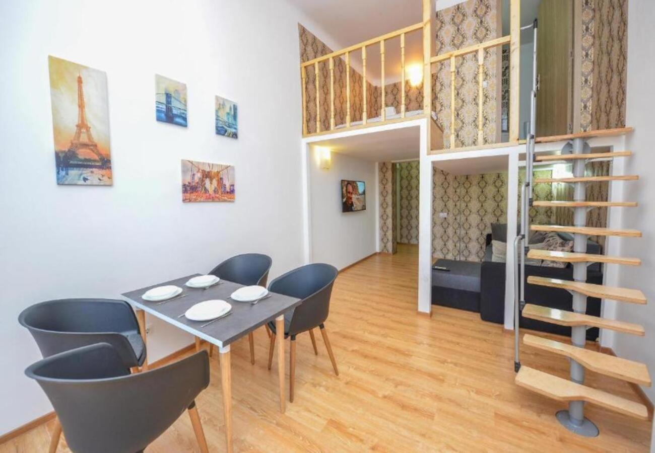 Chic Old Town Escape With Modern Comforts Apartament Bucureşti