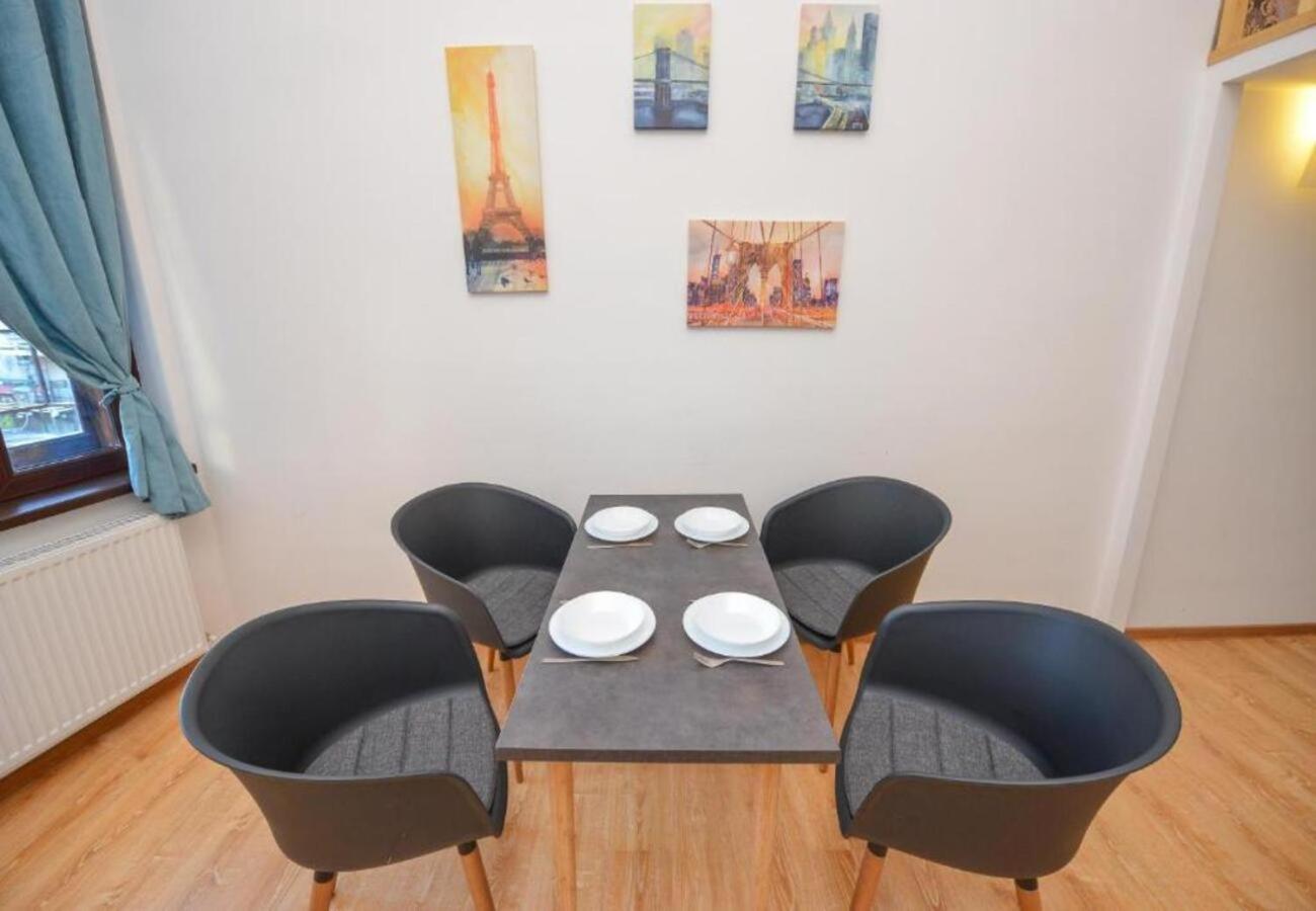 Chic Old Town Escape With Modern Comforts Apartament *