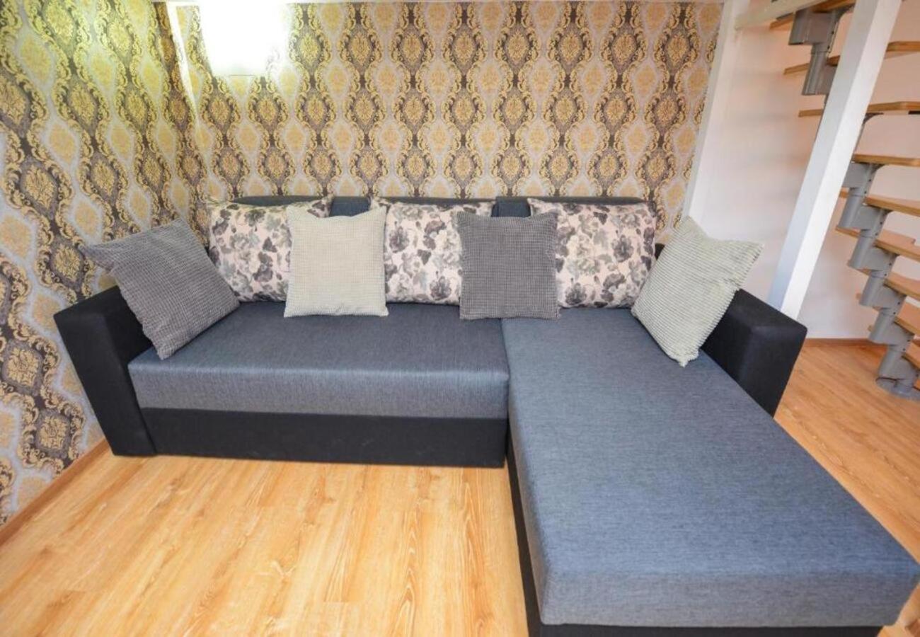Chic Old Town Escape With Modern Comforts Apartament
