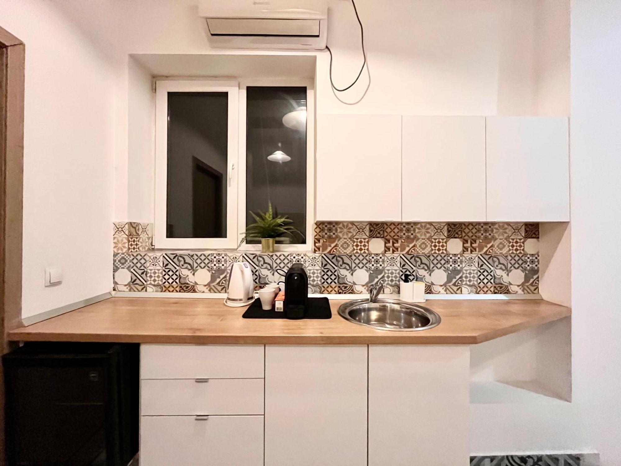 Chic Old Town Escape With Modern Comforts Apartament