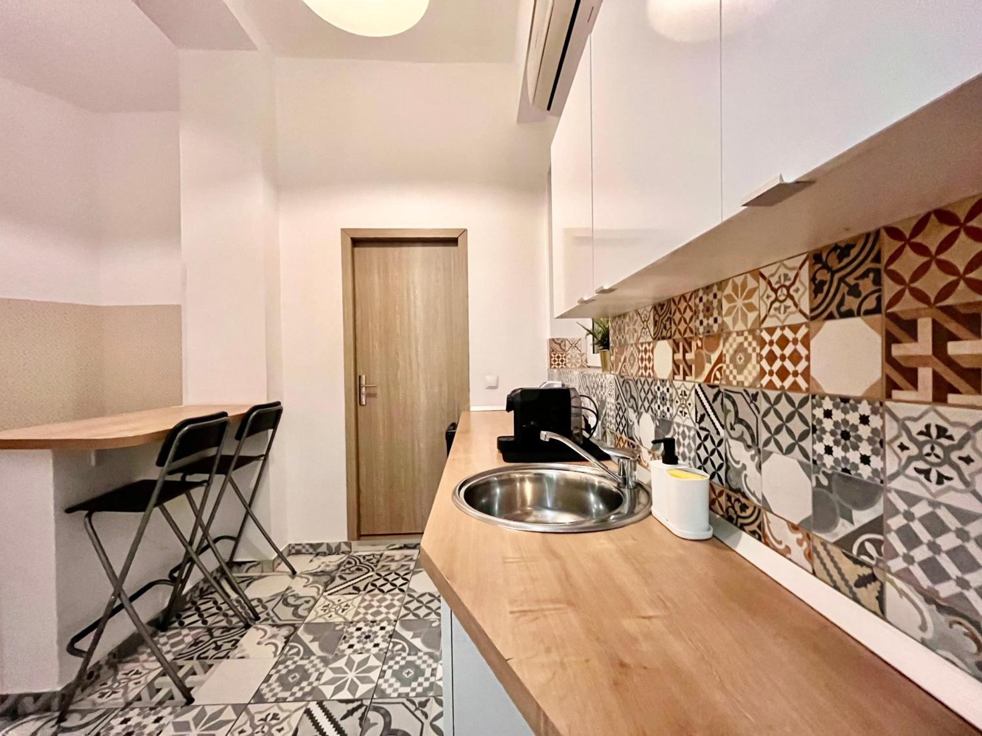 Chic Old Town Escape With Modern Comforts Apartament *