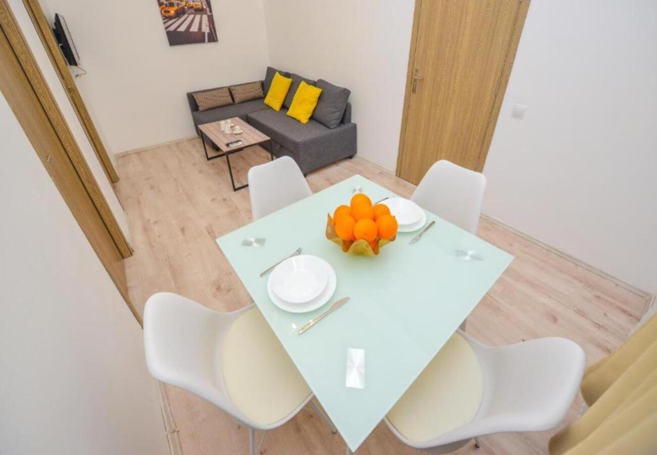 Chic Old Town Escape With Modern Comforts Apartament *