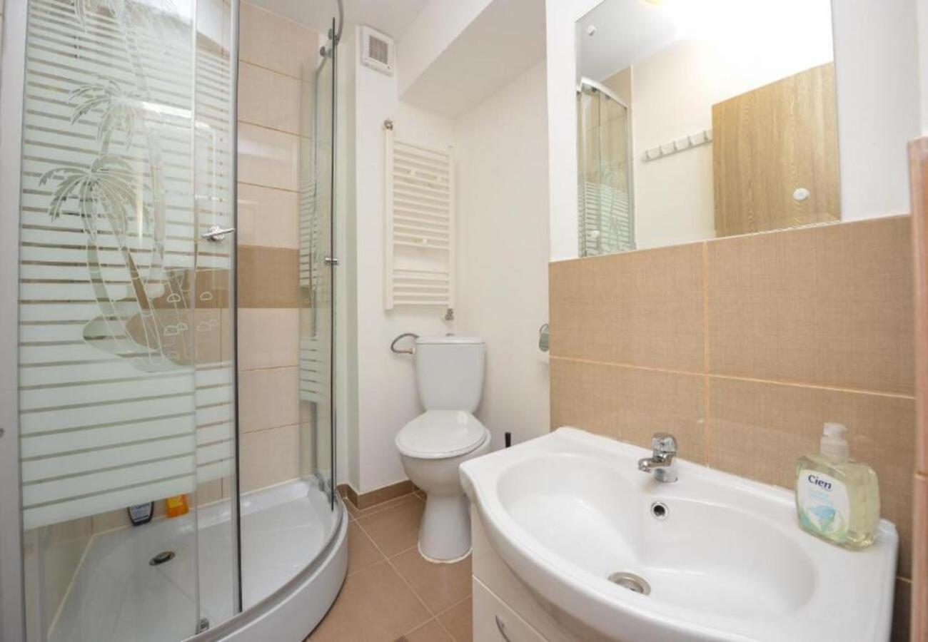 Chic Old Town Escape With Modern Comforts Bucureşti